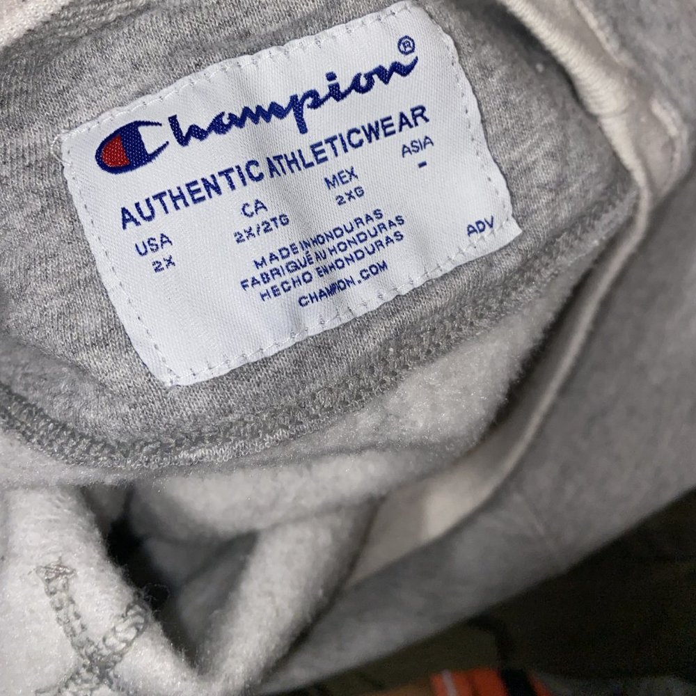 Champion Script Logo Sweatshirt - Picture 4 of 4